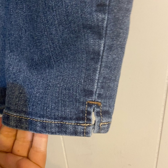 Westport Medium wash denim petal pusher jean shorts womens 24 5 pocket modest - Picture 4 of 7